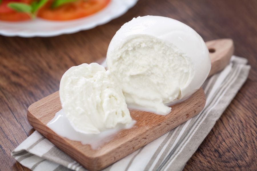 Prodotti tipici campani online: la mozzarella di bufala